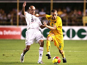 Santos drop points against Mirassol (in yellow)